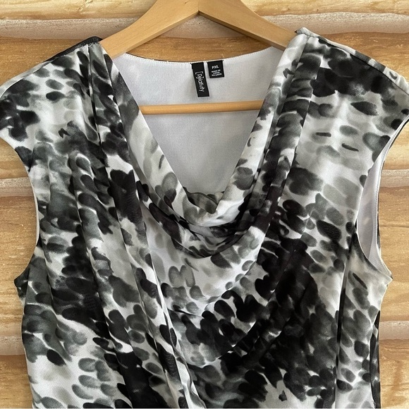 Relativity mock wrap abstract print drape neck petite sleeveless blouse size PXL - Picture 3 of 11